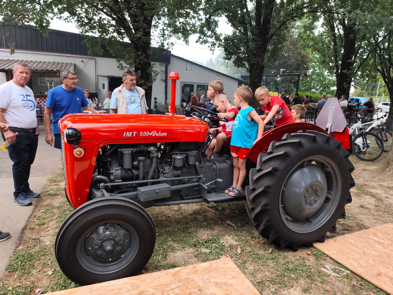 026 Klinci traktor